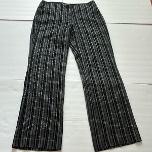 Women black pants.